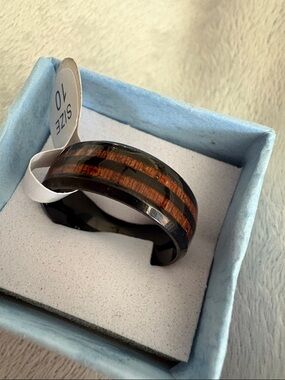 NWOT Stainless Steel Men's Black Wedding Ring with Wood Inlay - Size 10